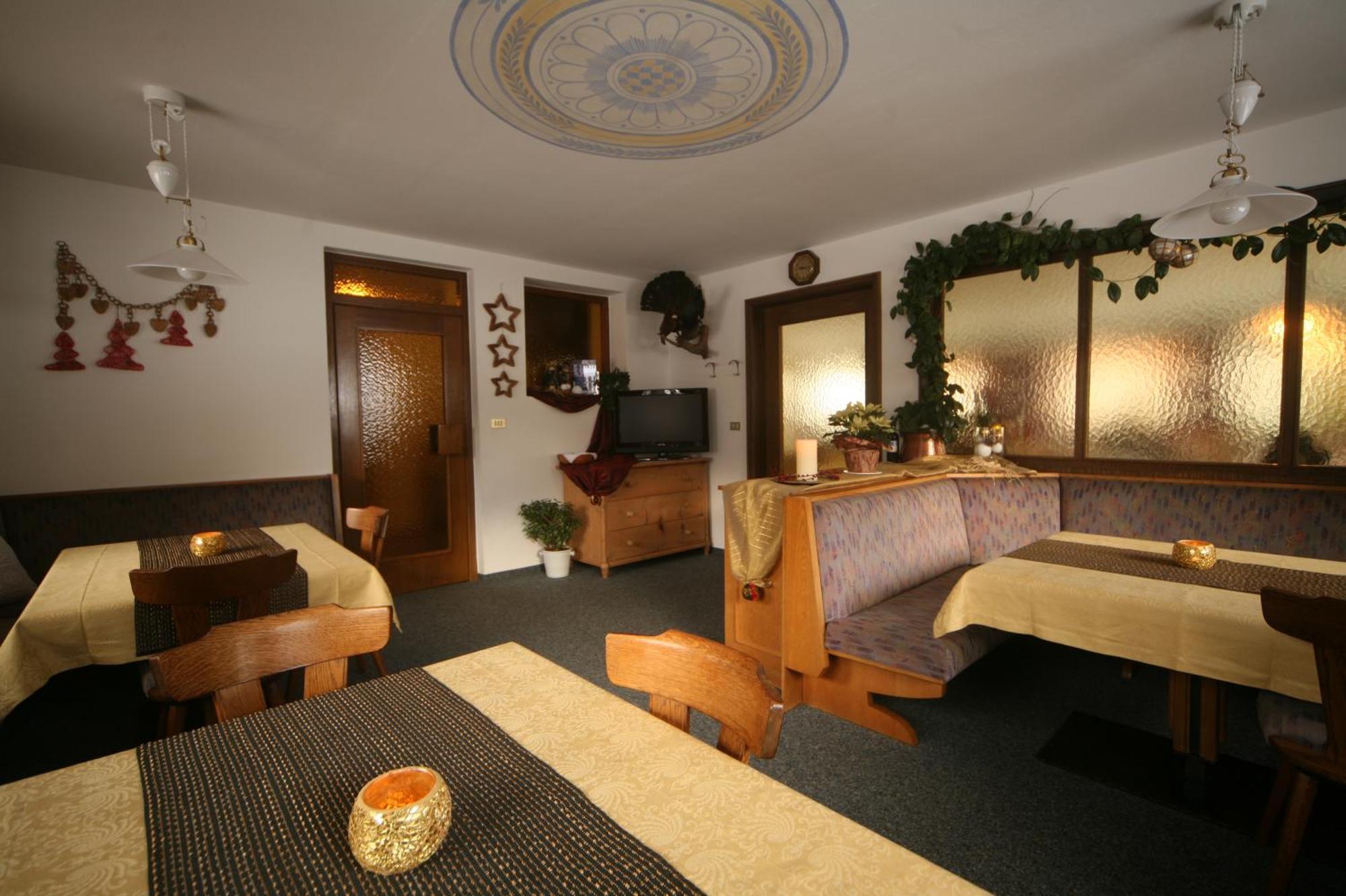 Hotel Garnì Iosc San Vigilio Di Marebbe Esterno foto
