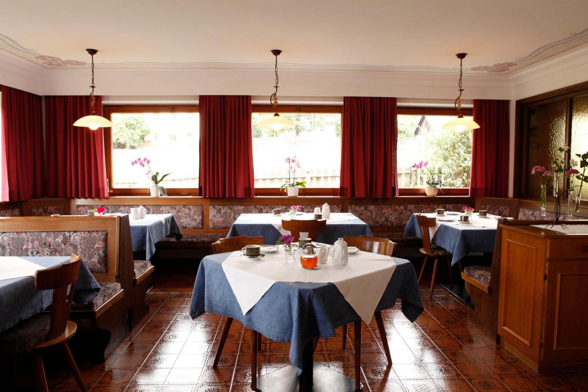 Hotel Garnì Iosc San Vigilio Di Marebbe Esterno foto