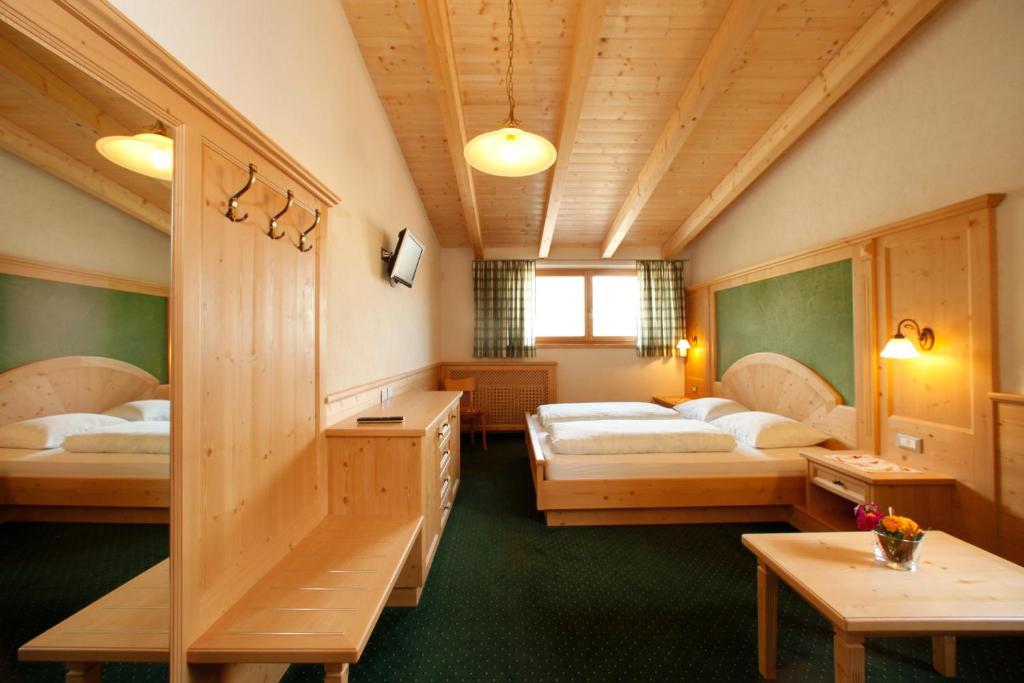 Hotel Garnì Iosc San Vigilio Di Marebbe Esterno foto