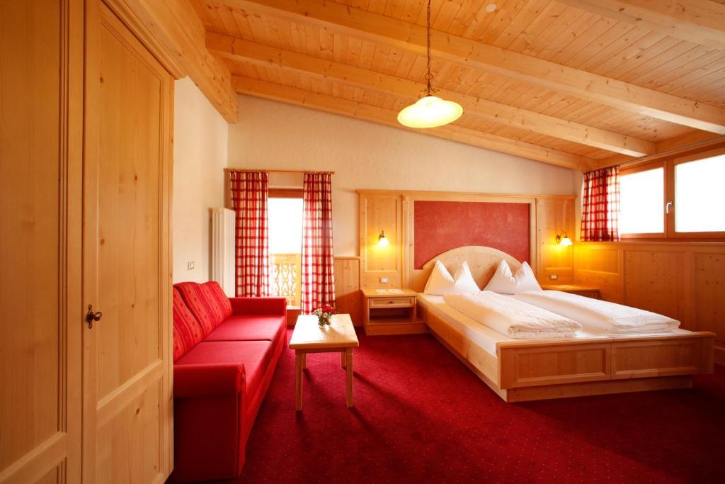 Hotel Garnì Iosc San Vigilio Di Marebbe Esterno foto