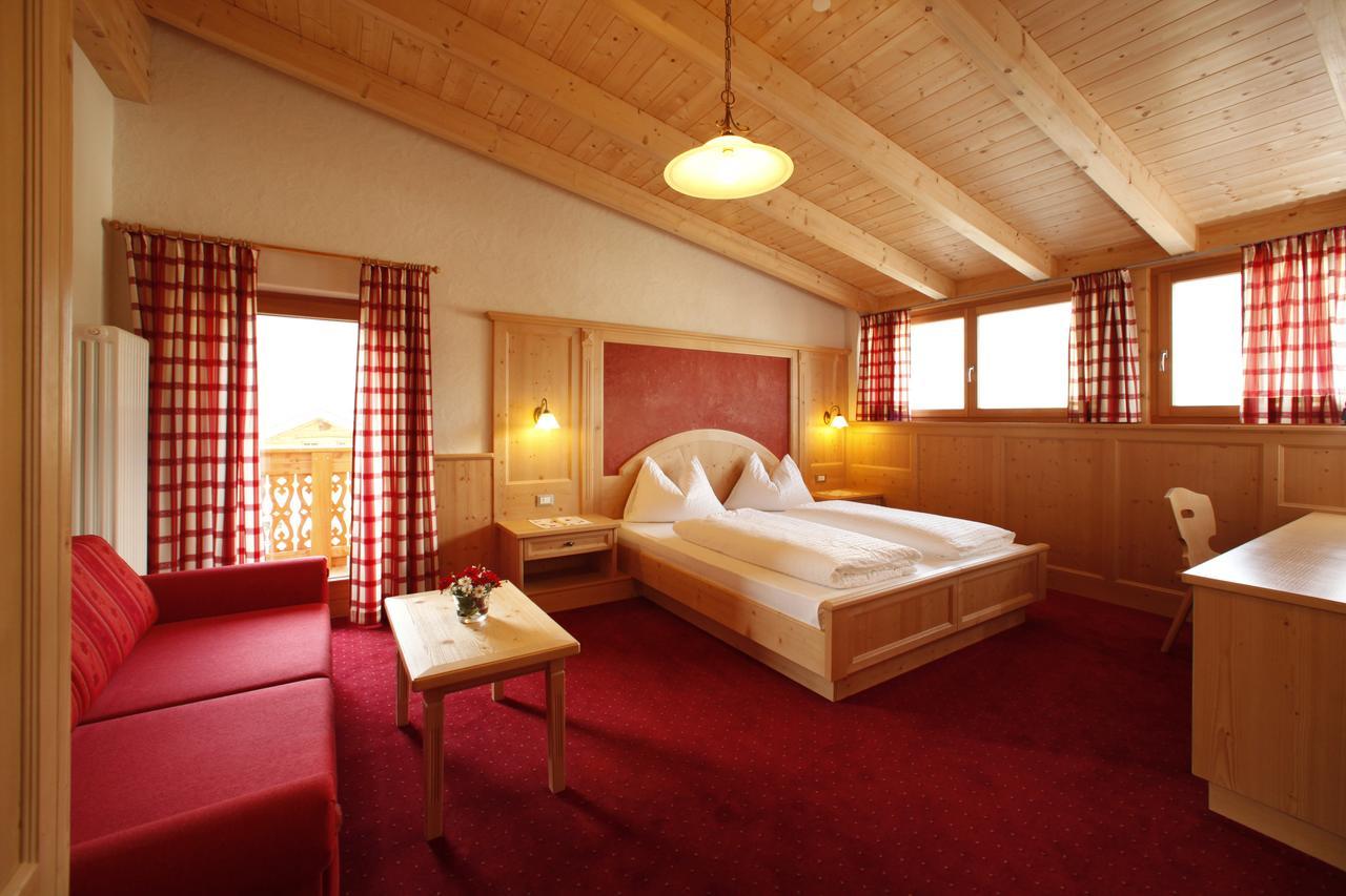 Hotel Garnì Iosc San Vigilio Di Marebbe Esterno foto